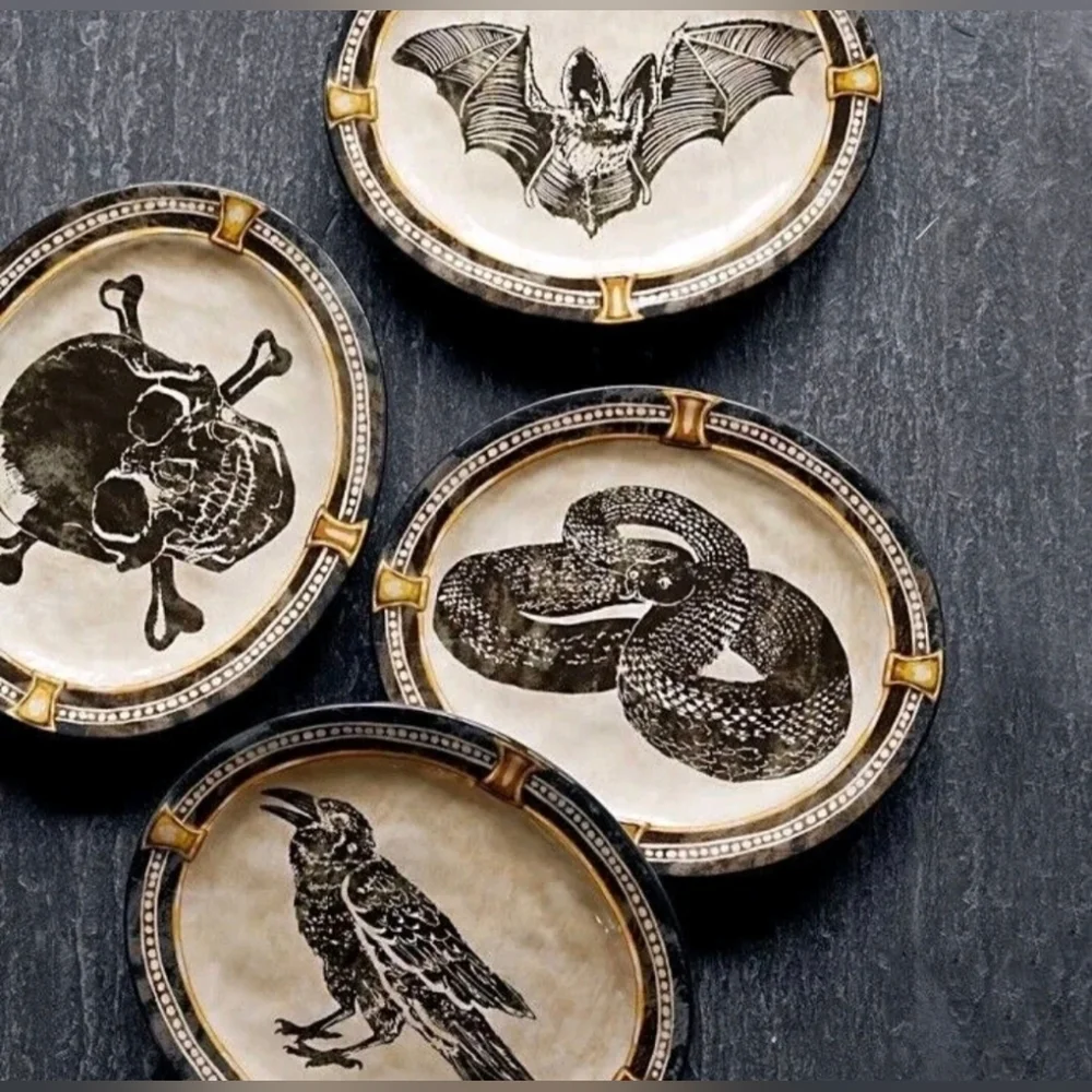 NIB Williams Sonoma Halloween Medallion Plates Set of 4 Skull Raven Snake Bat